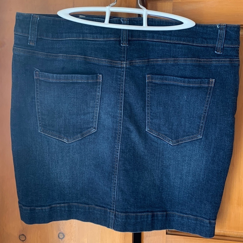 Dark denim skort 18 - Picture 3 of 8